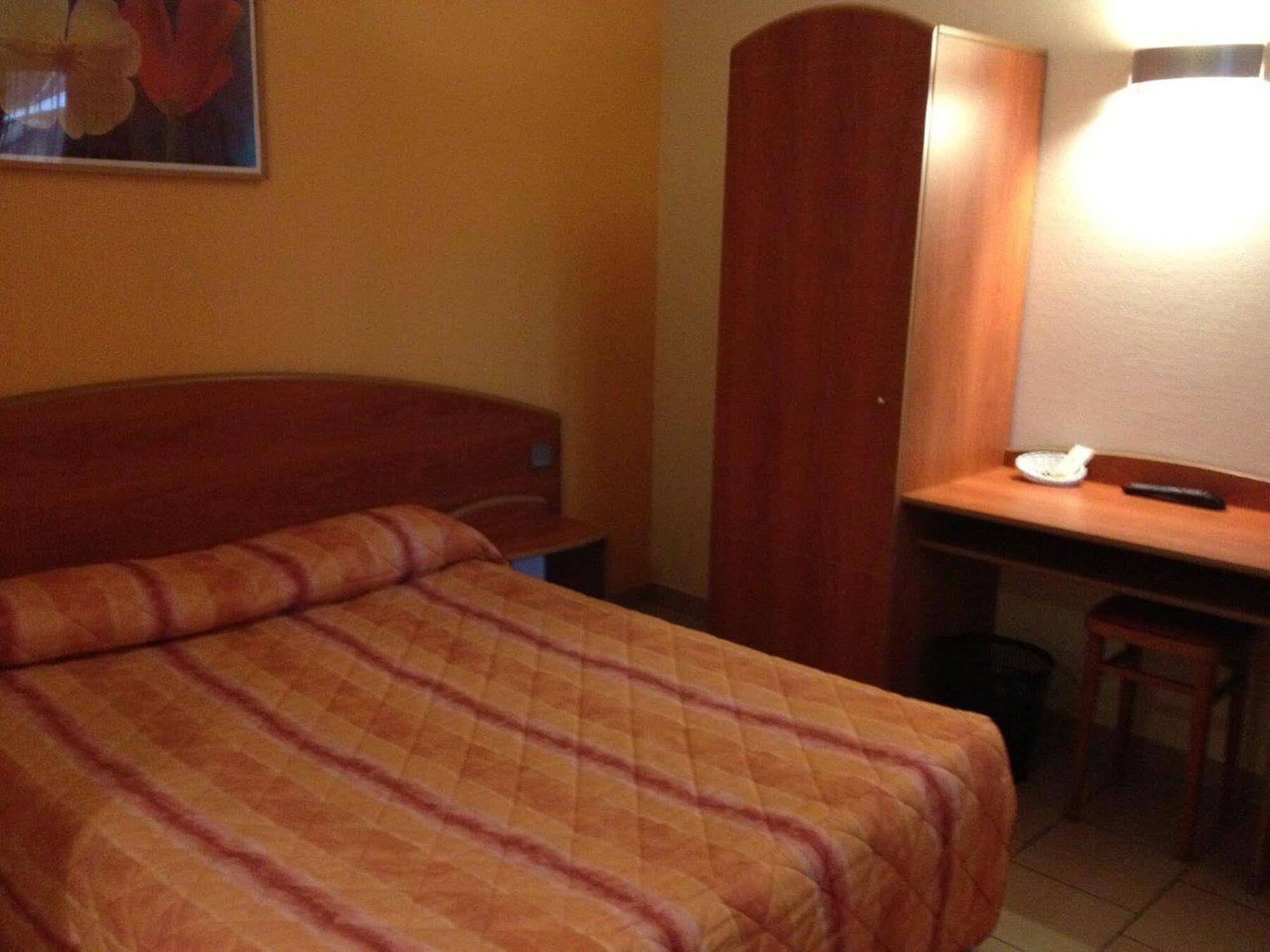 Logis Hotel - Les Paturelles Avesnelles Dış mekan fotoğraf